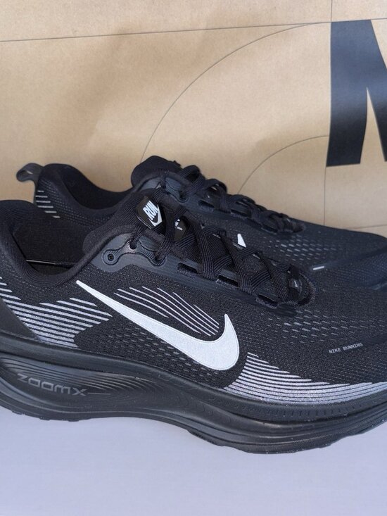 NEW Nike By You Vomero 18 Running Black White Silver IO7528-900 Size 11.5 main image 5